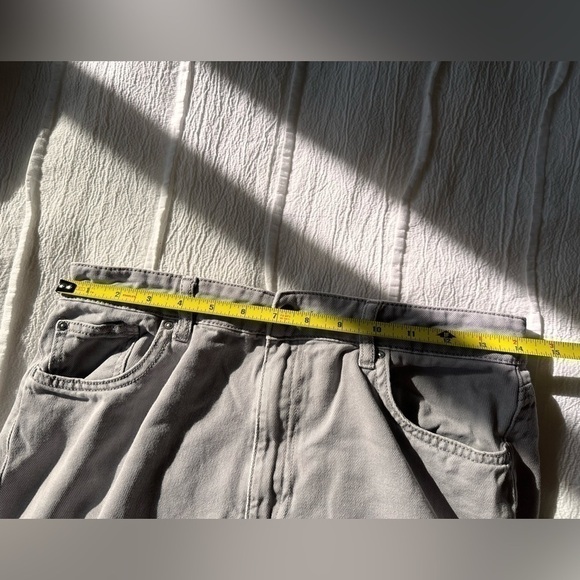 H&M relaxed fit tapered ankle jeans. Size 8 - Picture 9 of 9